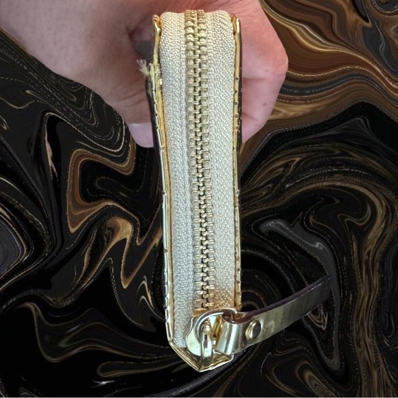 Kate Spade Metro Spade Jemima
Wristlet / Clutch - Picture 7 of 10